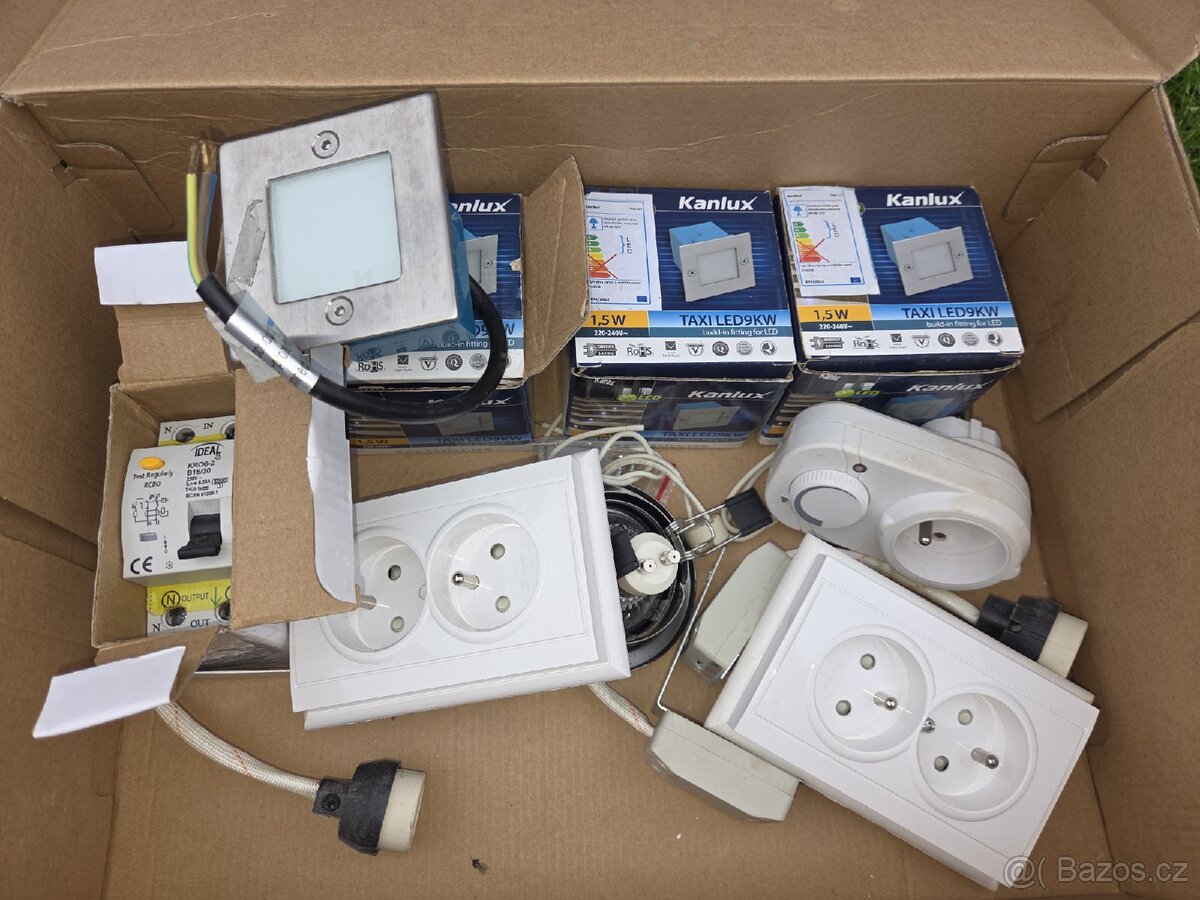 Zbytky elektro materiálu ze stavby