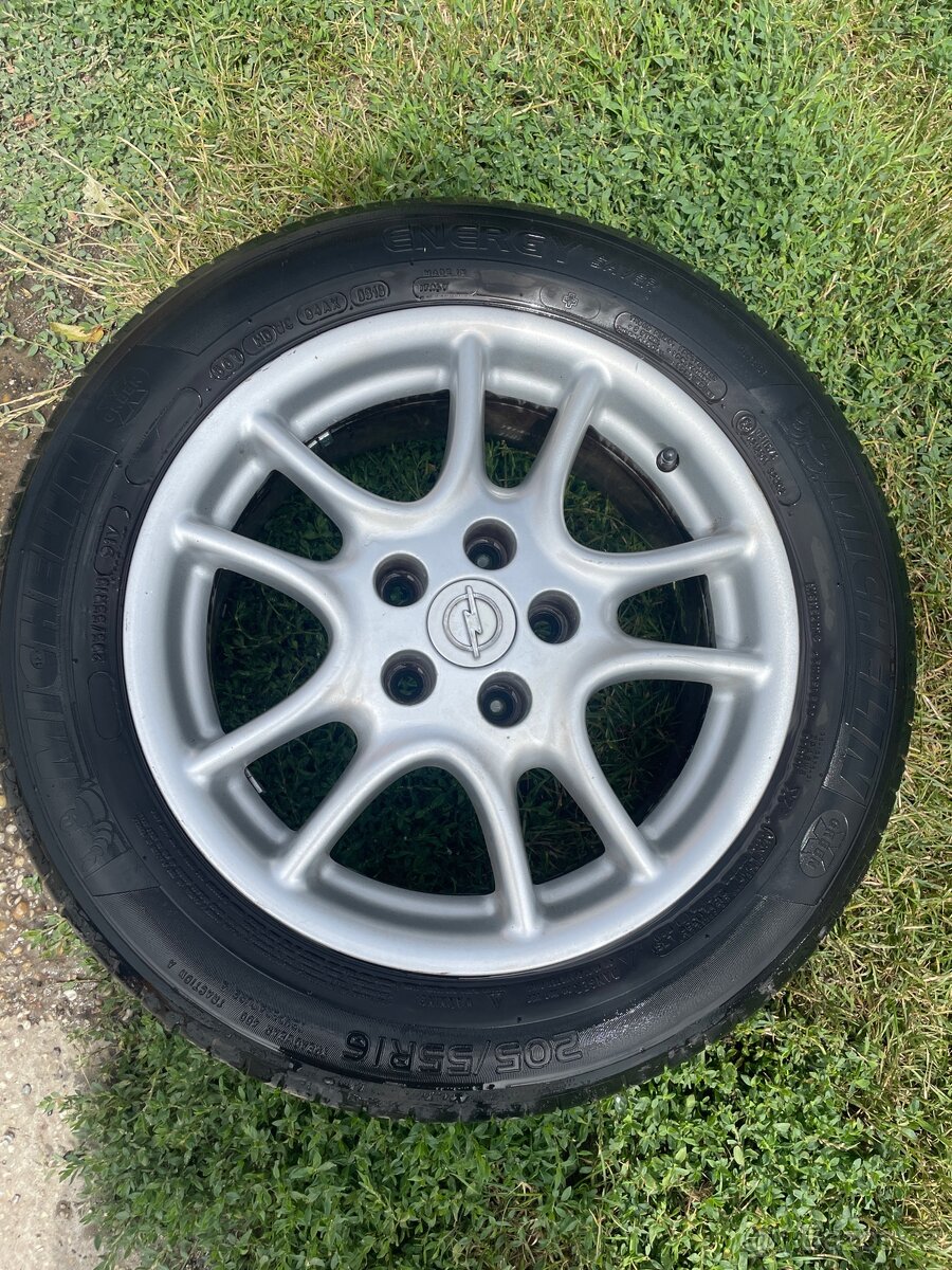 Kola z Opel Astra
