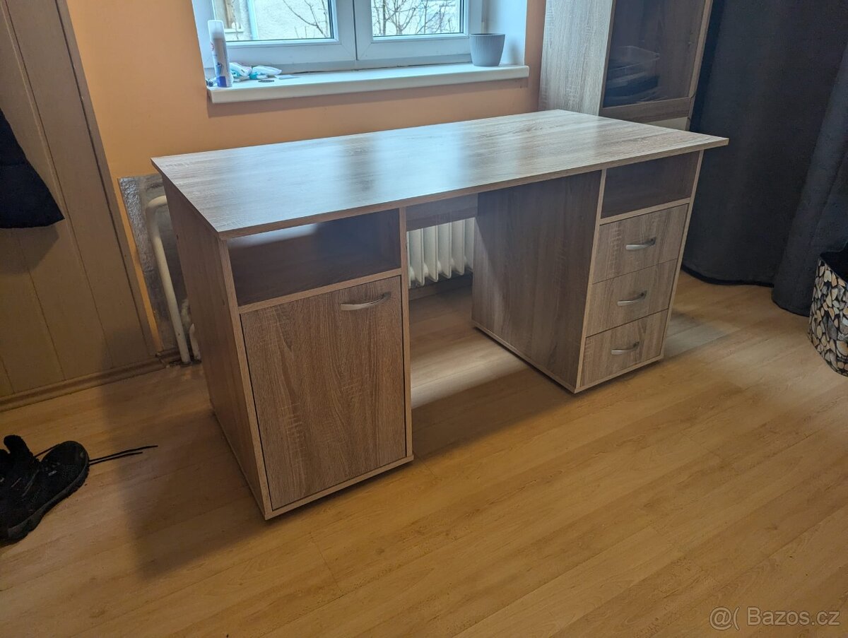 Dva pracovní stoly