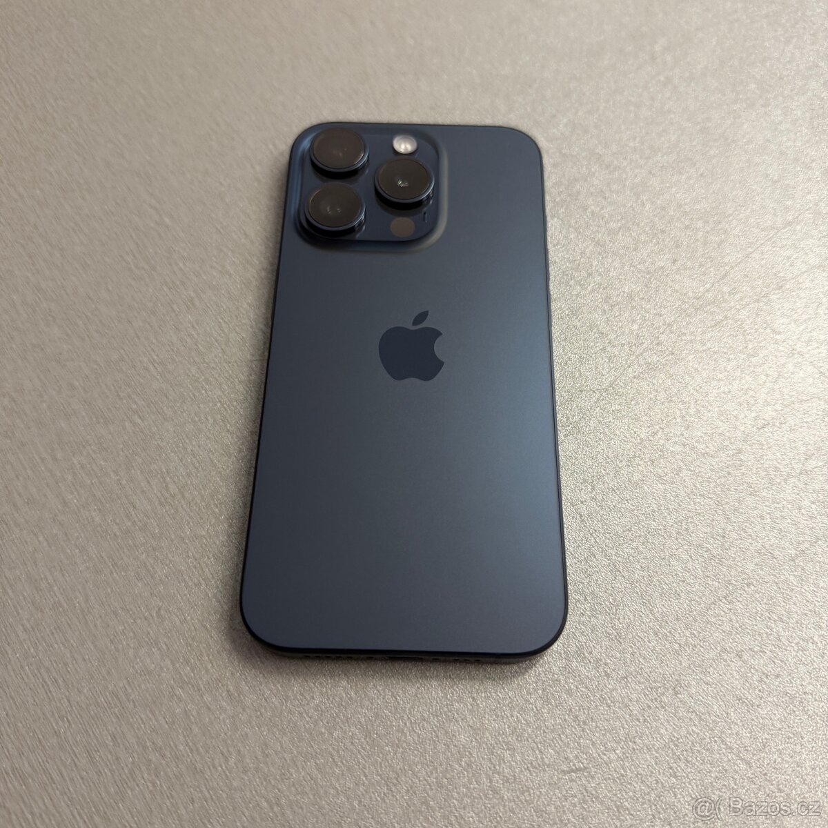 iPhone 15 Pro 256GB blue titan, pěkný stav, rok záruka