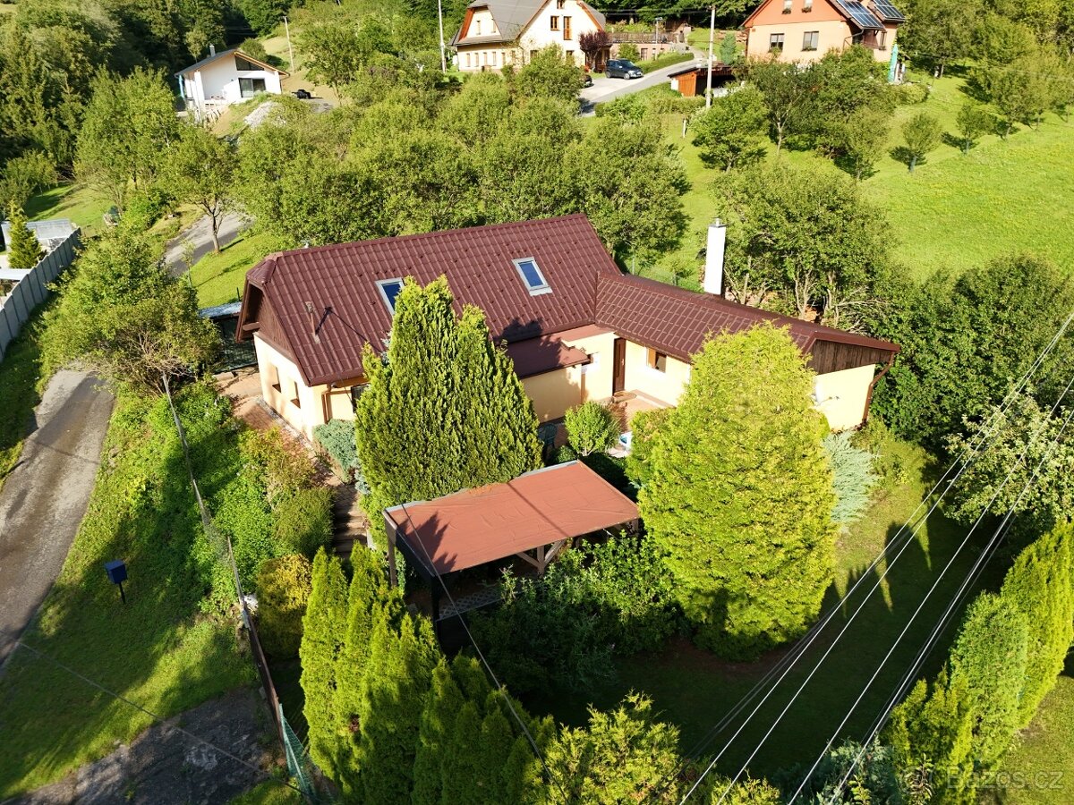 Rodinný dům ve Všemině