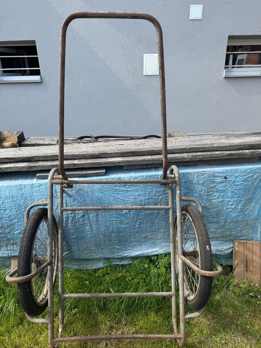 Za odvoz: dveře, kára a jiné