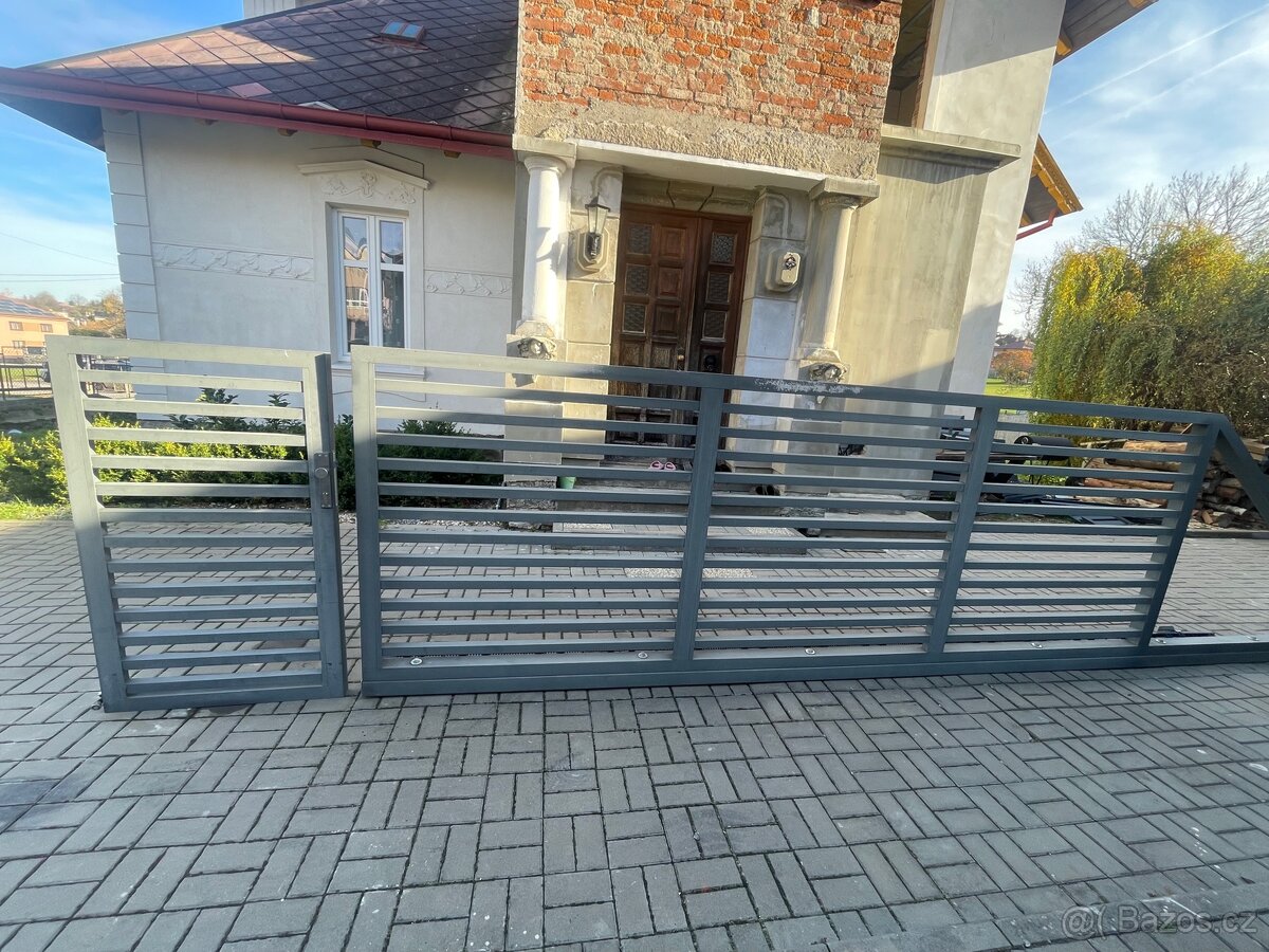 Hliníková posuvná brána + branka