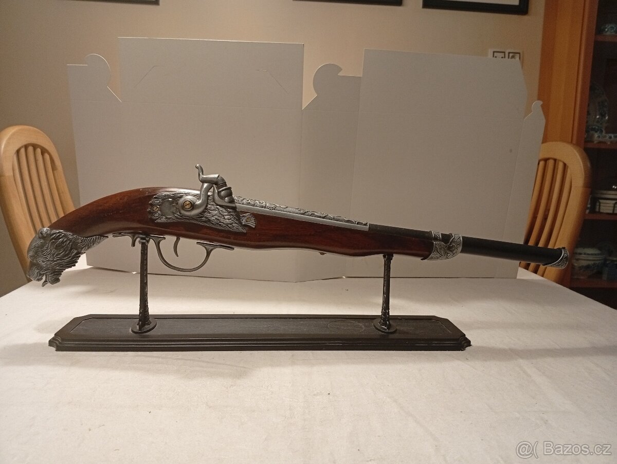 Dekorační replika pušky "medvěd"