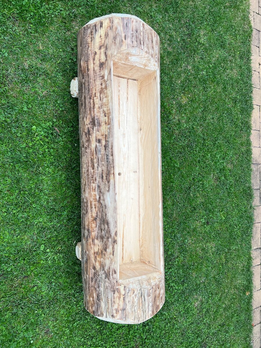 Dřevěný truhlík z masivu