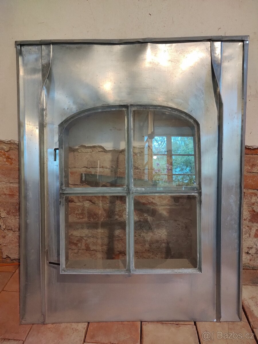 historický střešní výlez (replika)