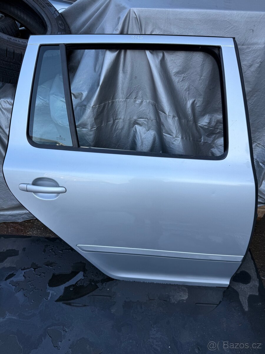 Pravé zadní dveře Octavia 2 Combi - STŘÍBRNÉ