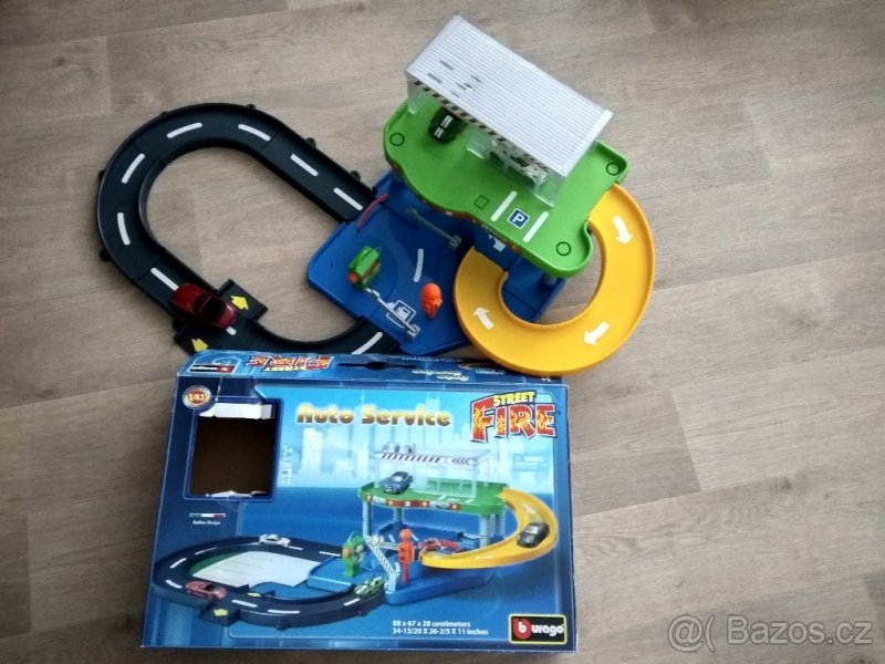 Čerpací stanice s autíčky