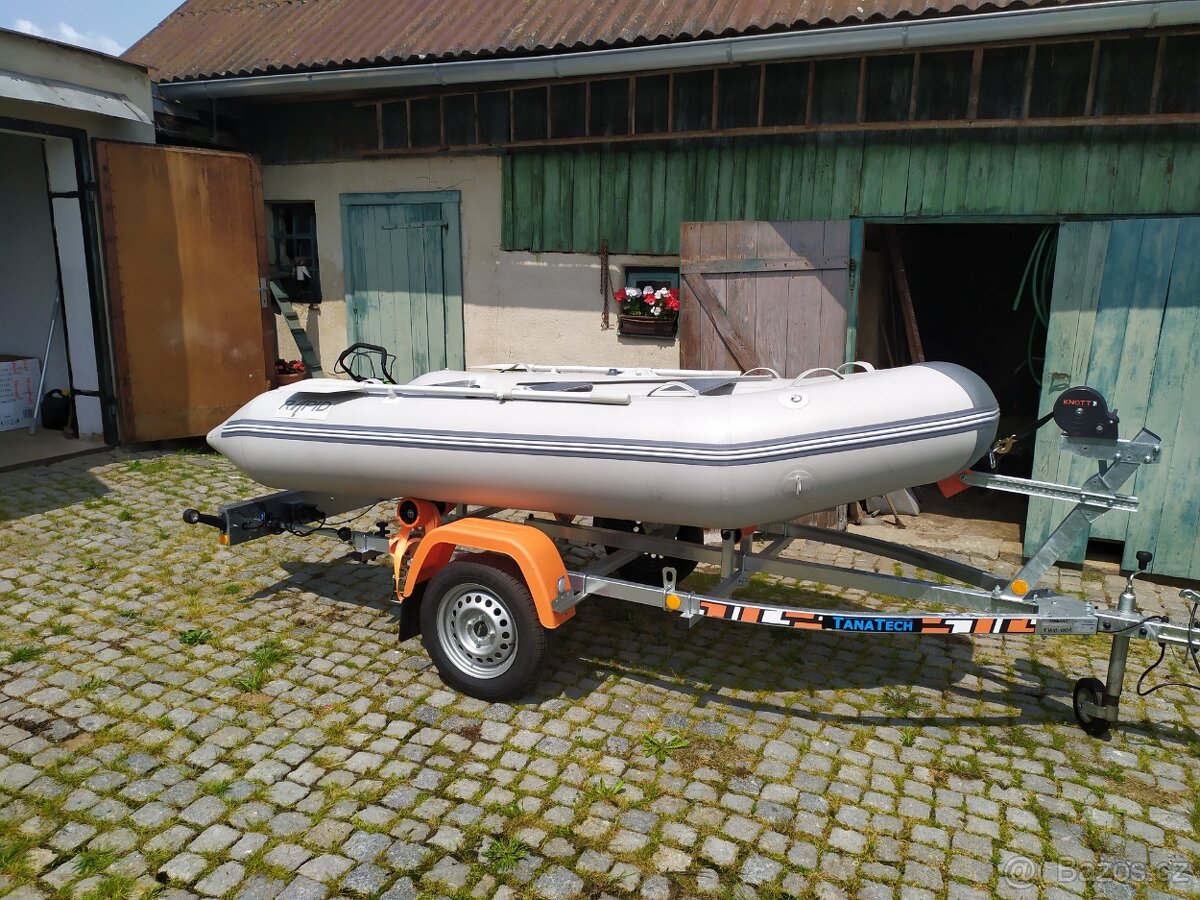 Nafukovací člun s motorem