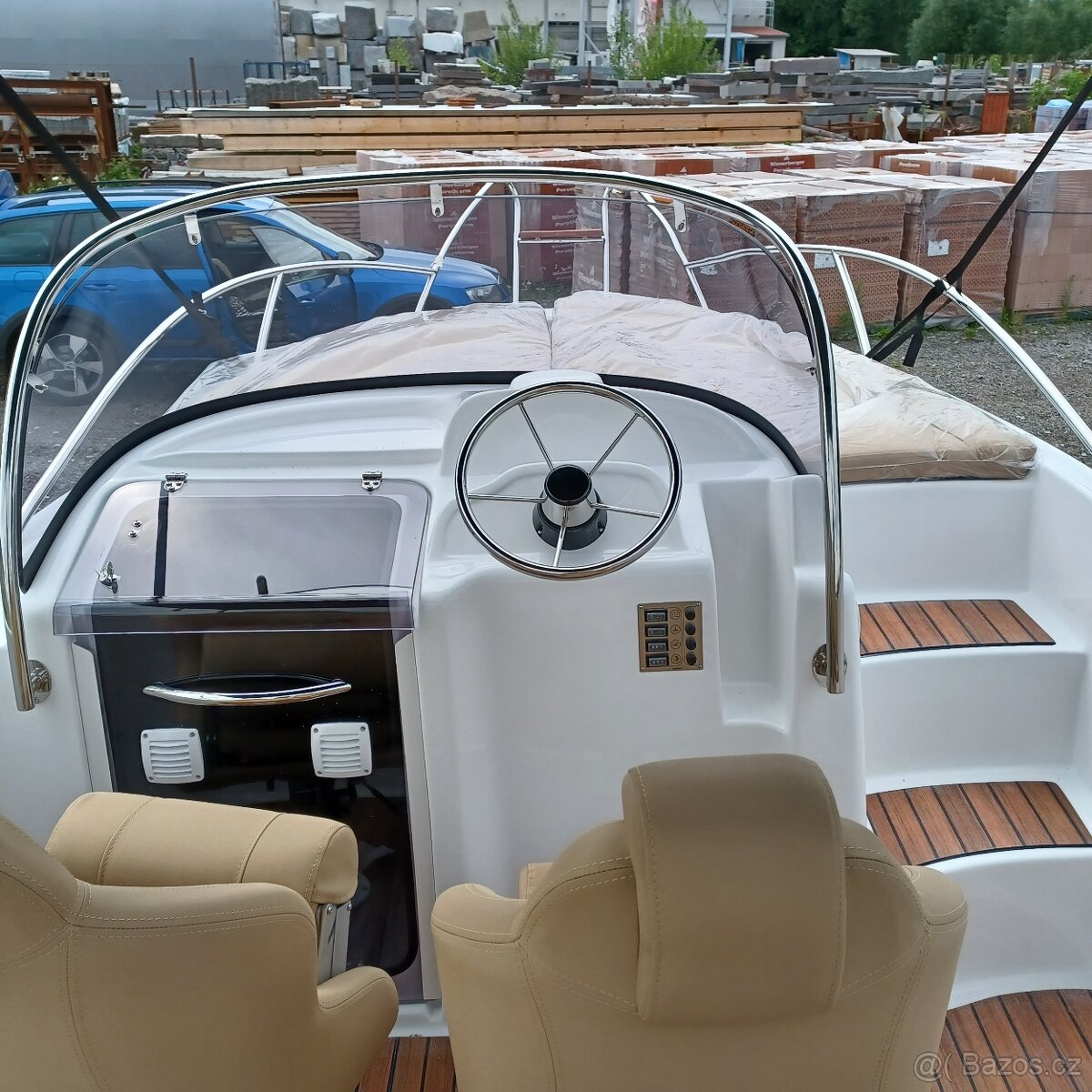 Motorový, kajutový člun Orion 560 SunDeck