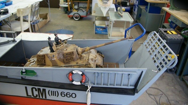 Landing craft - LCM - US - Intruder 110 with German Königsti