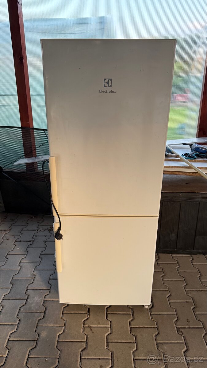 Lednice Electrolux EN2400OAOW