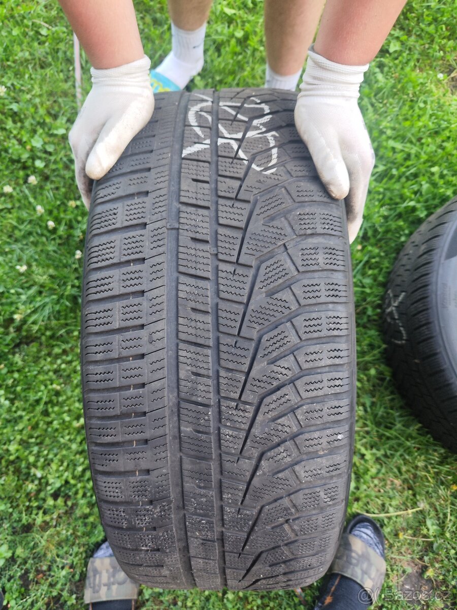 Prodám zimní 275/40r22 Hankook