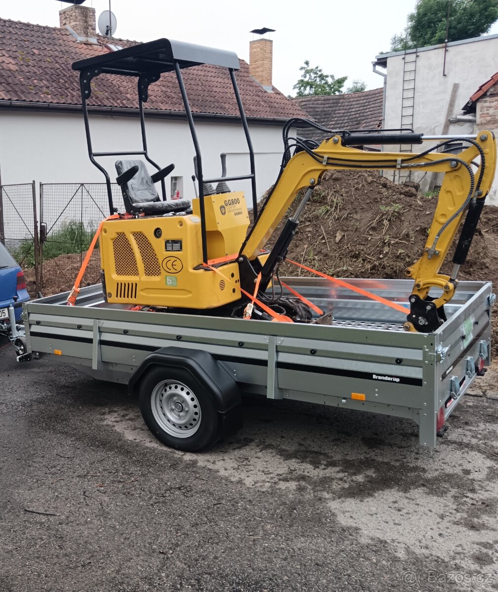 Prodám minibagr naftový motor