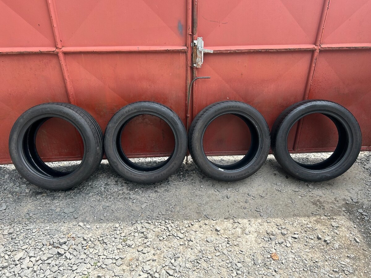 Prodám gumy 245/45/18 Good Yaer