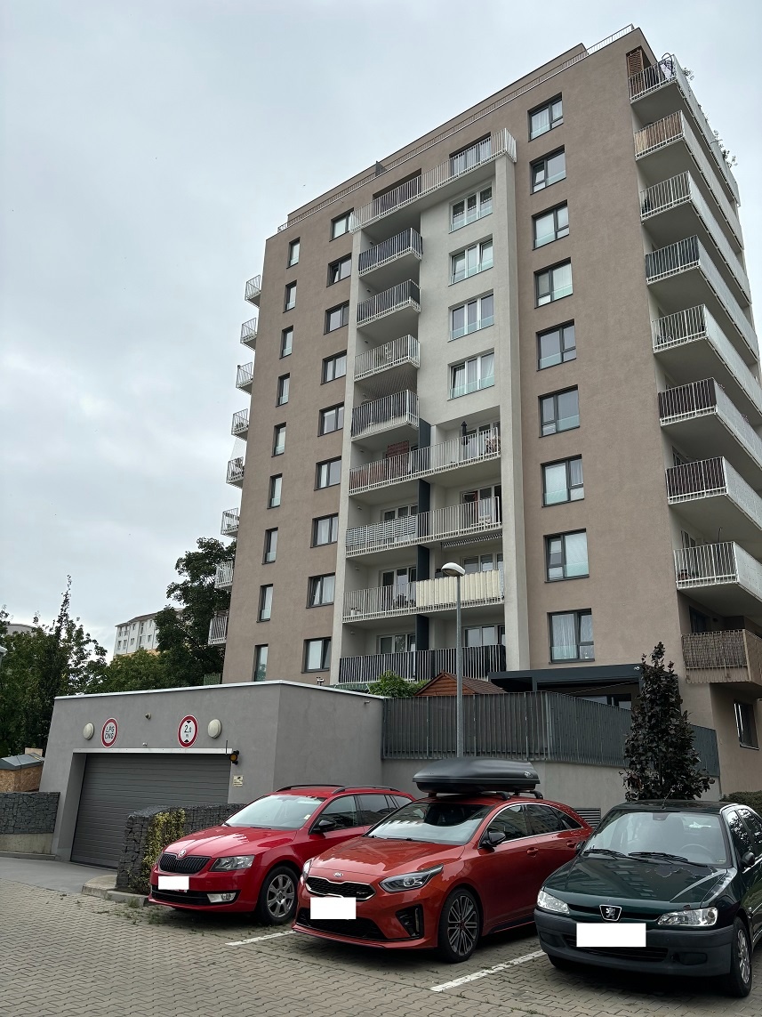 Garážové stání Praha 18 - Letňany, ulice Křivoklátská
