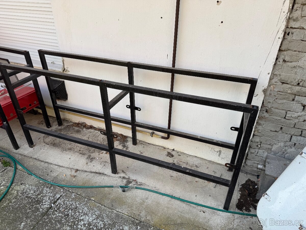 Konstrukce pro pracovní desku