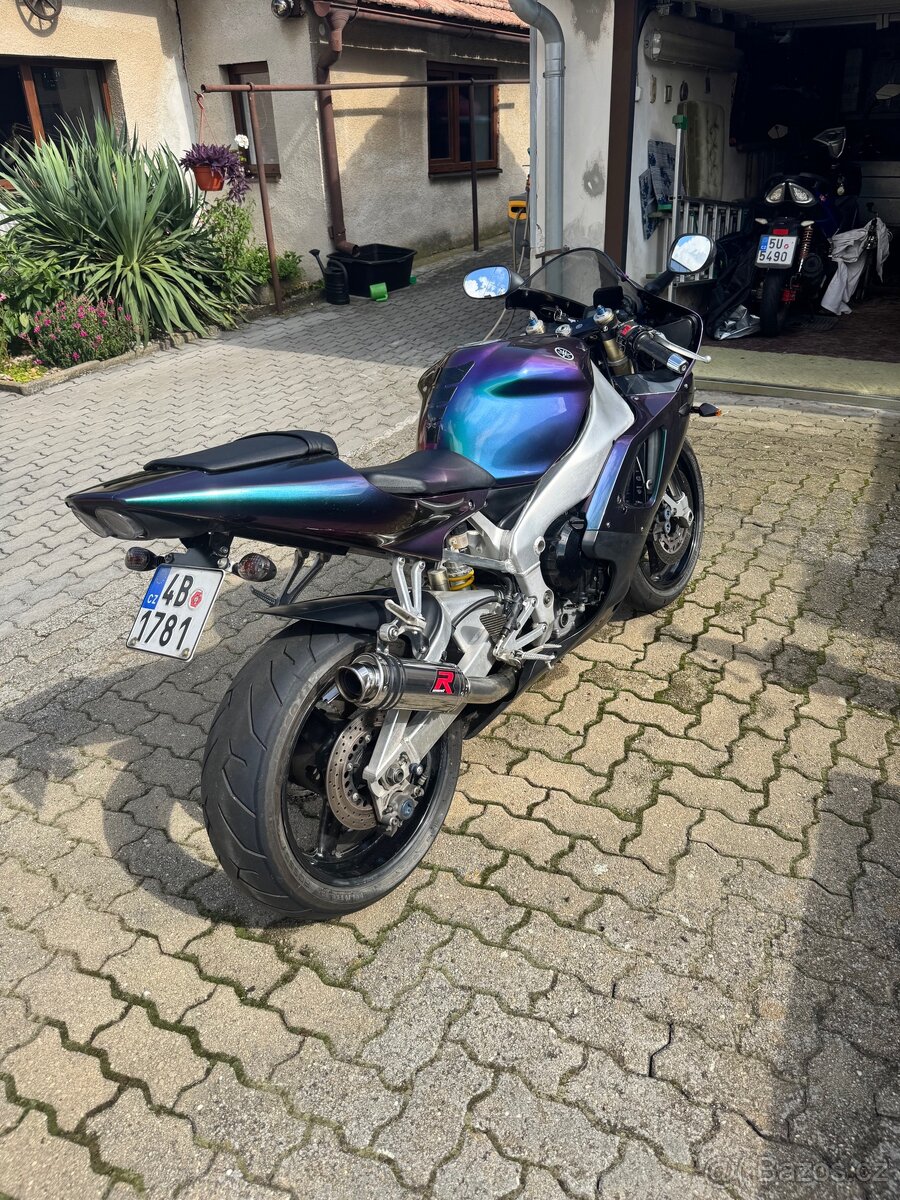 Yamaha R1
