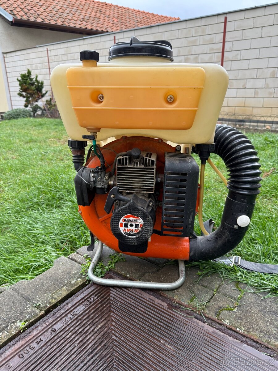 Motorový postřikovač Oleo-Mac AM 180