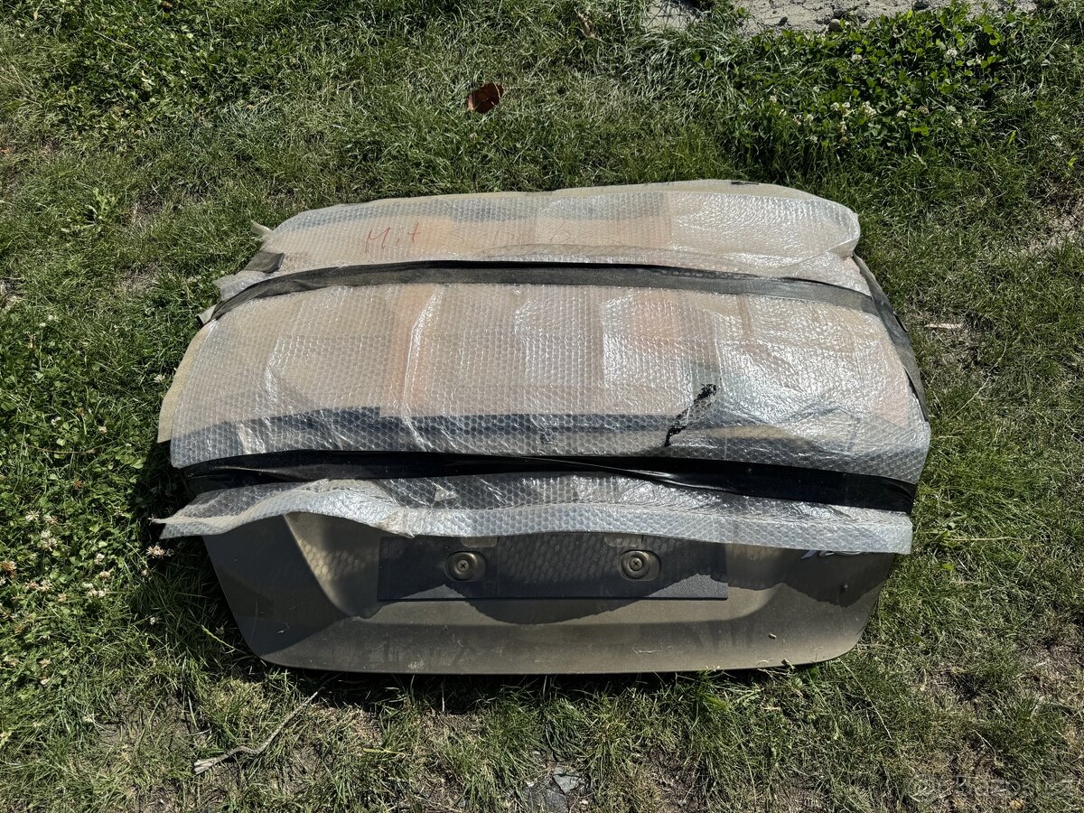 Víko kufru Ford Fiesta MK7