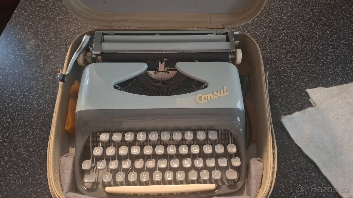 prodám psací stroj Consul