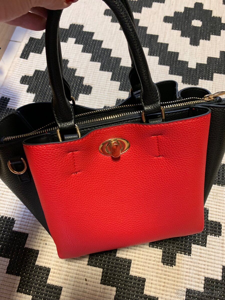 Červeno černá kabelka do ruky