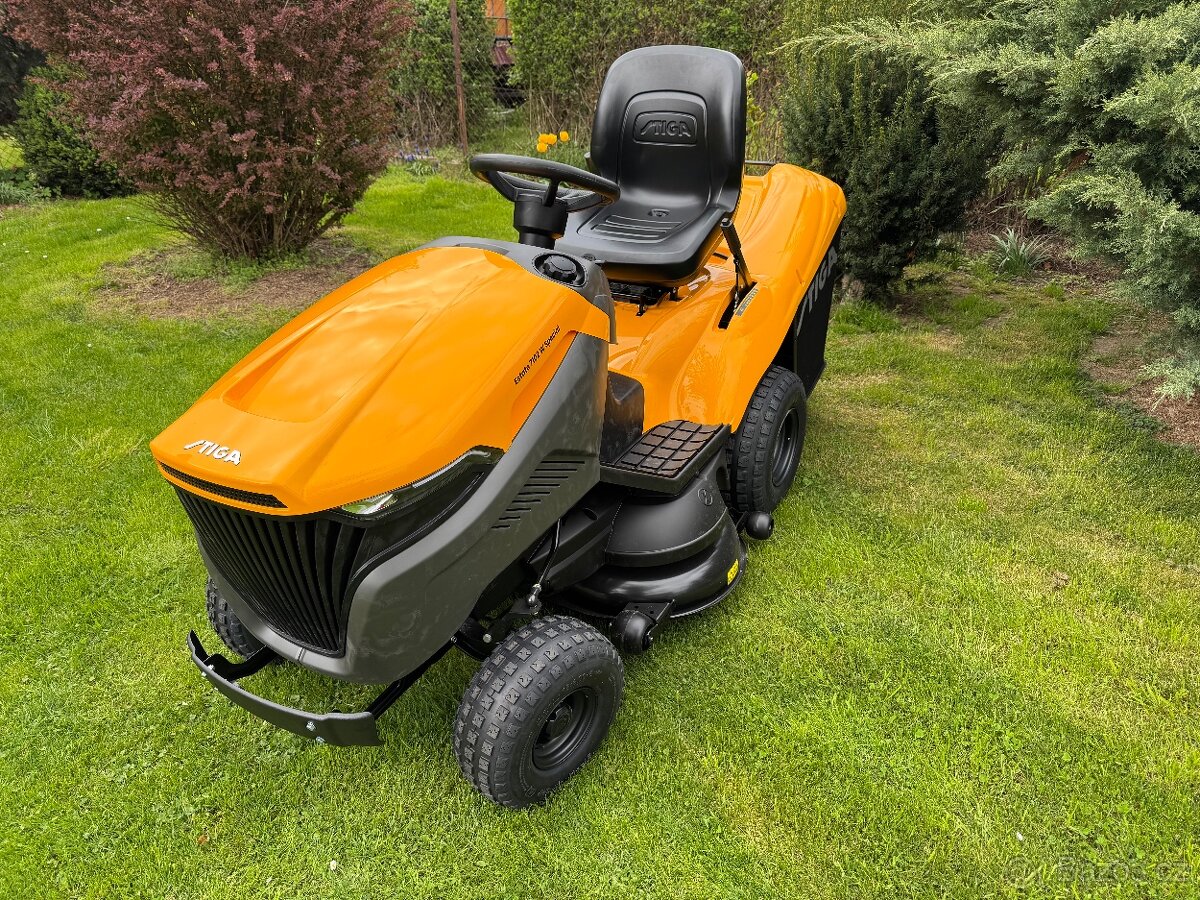 Zahradní traktor STIGA Estate 7102 H motor HONDA