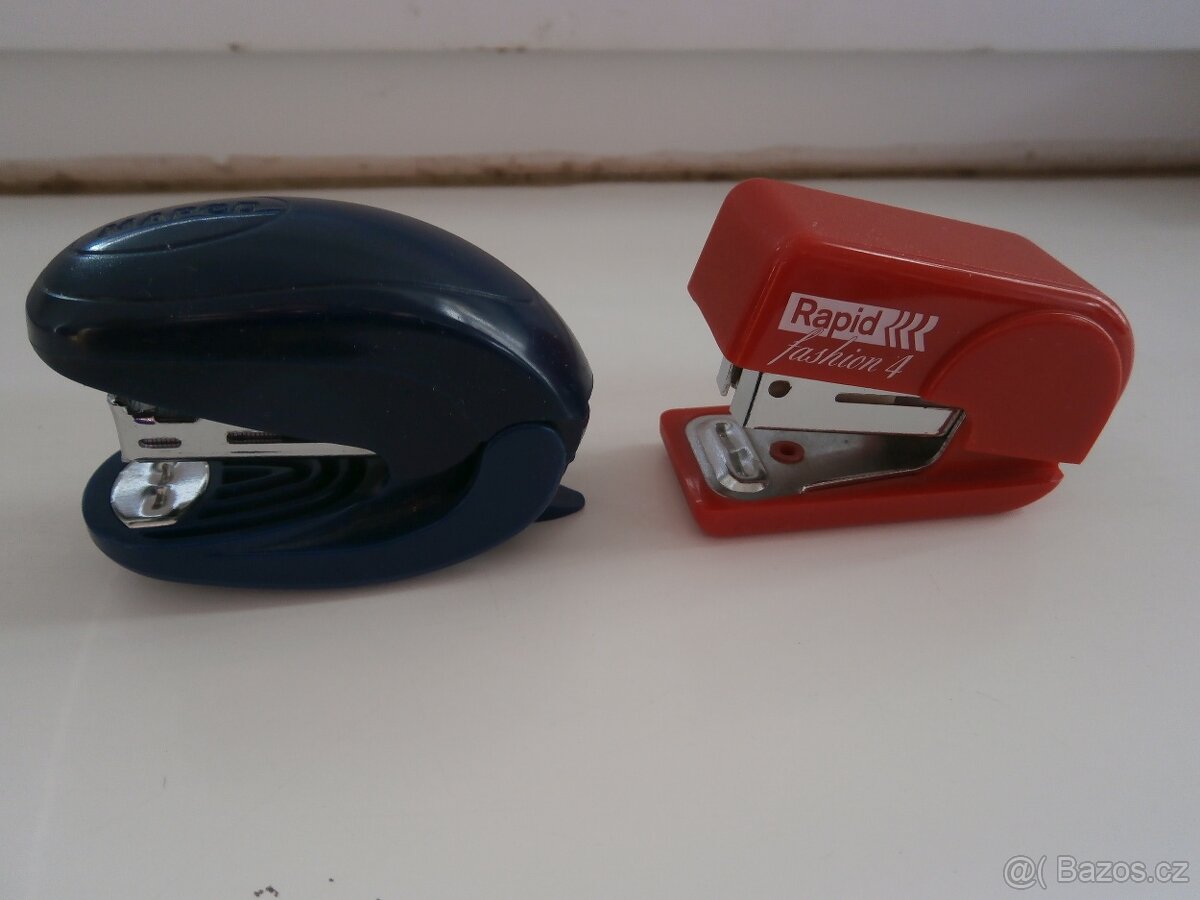 SEŠÍVAČKA MALÁ  2 ks .