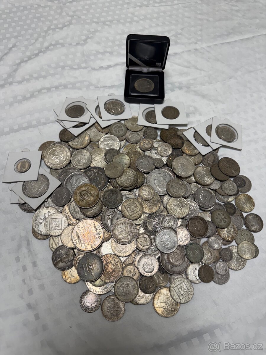 Velká sbírka stříbrných mincí
