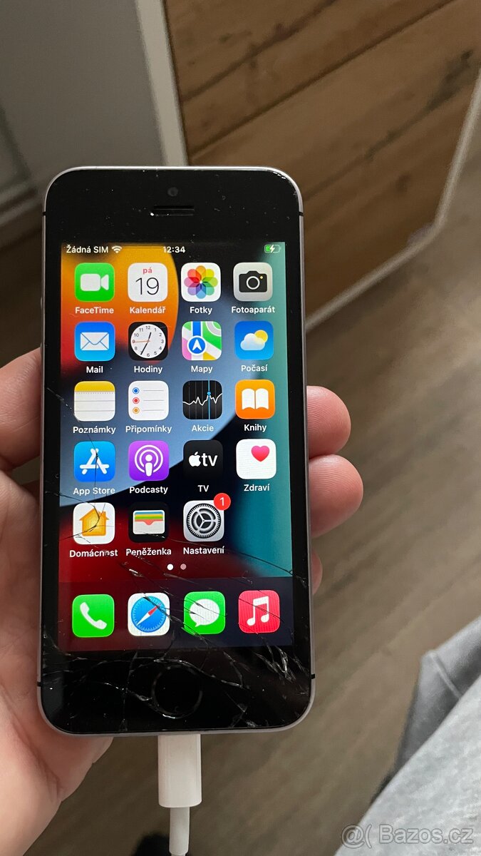 iPhone se 2016 64gb- rozbitý display