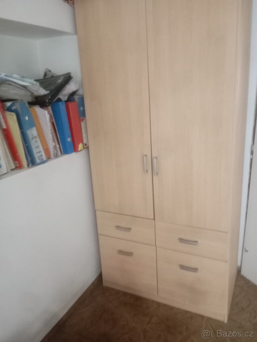 Skříň 197x55x60 cm