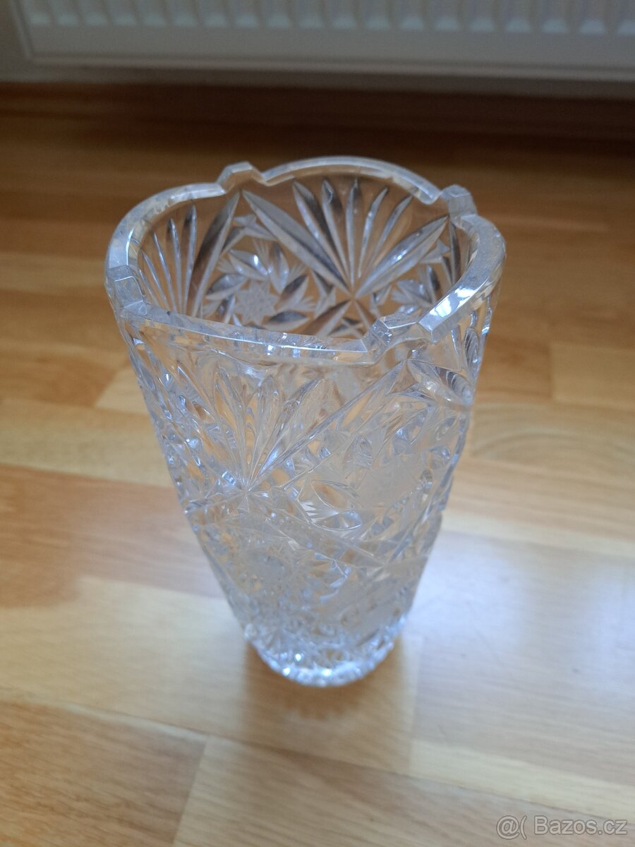 Broušená váza