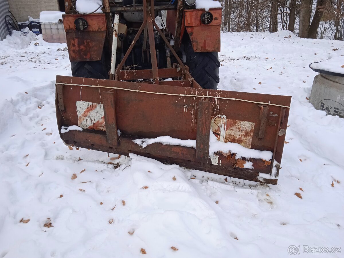 Sněhová radlice za traktor