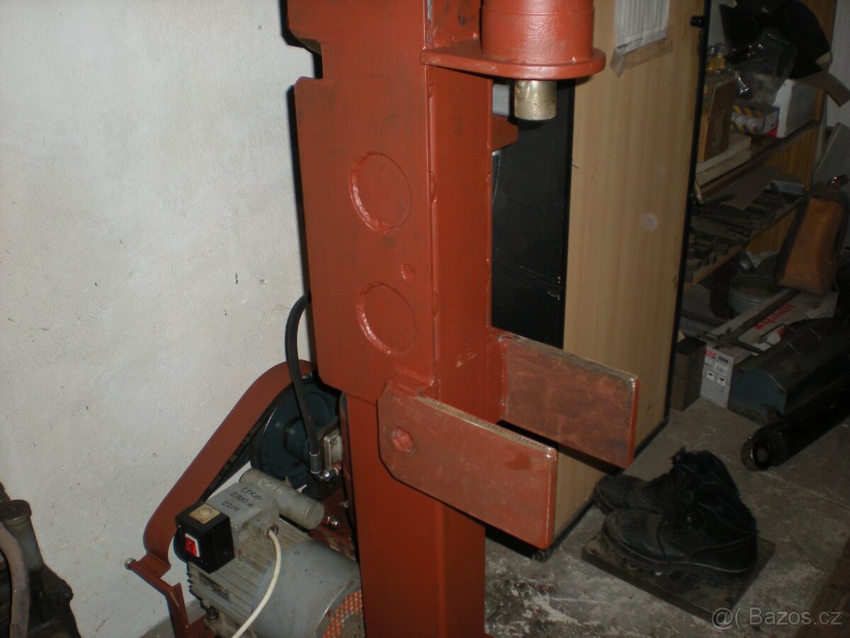 Hydraulicky lis
