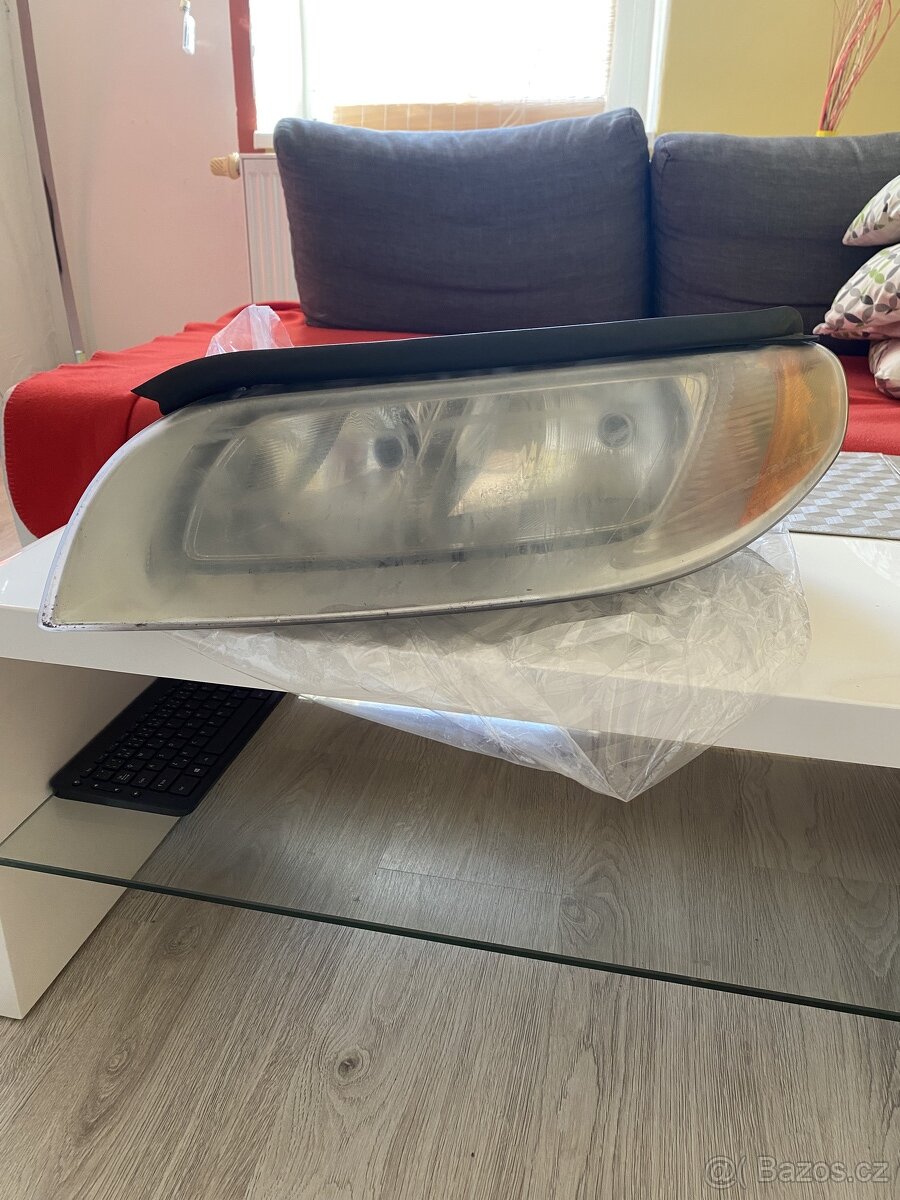 levé přední světlo Volvo