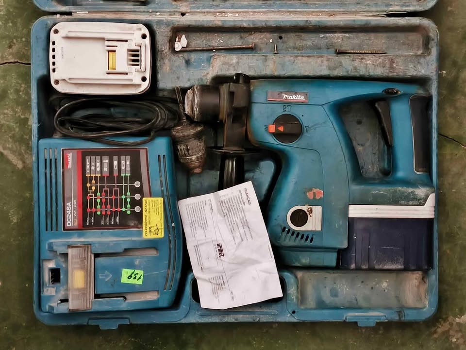 Priklepova vrtacka, Makita BHR200
