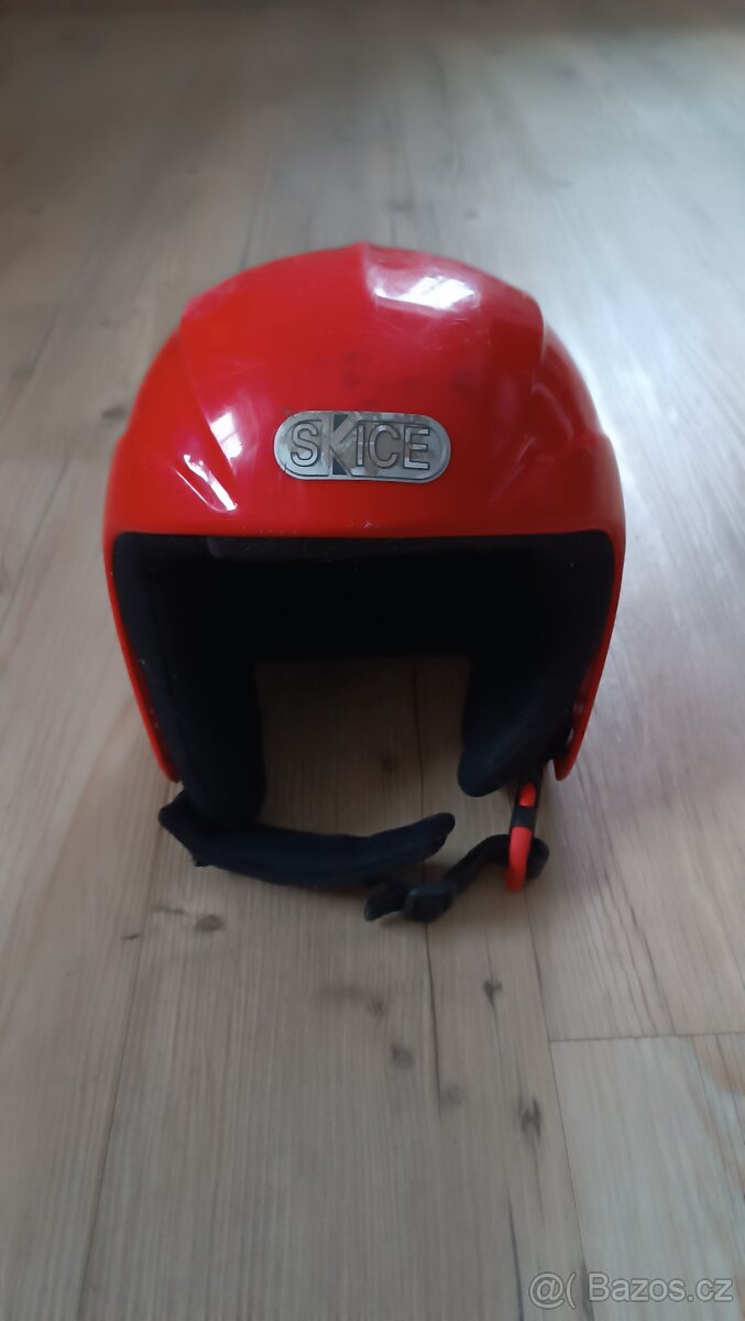 Dětská přilba na lyže