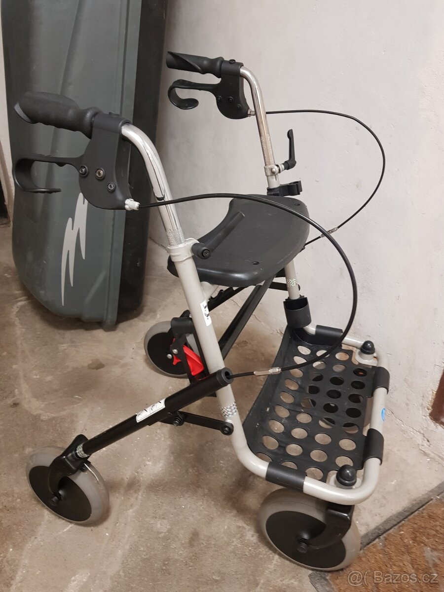 INVACARE kvalitní skládací chodítko do 130kg