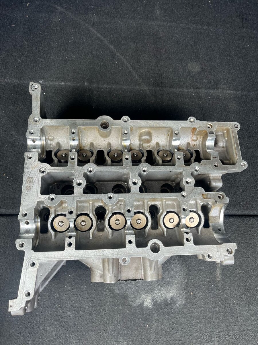 Prodám hlavu na ford focus 2014r.v 1.0 74kw