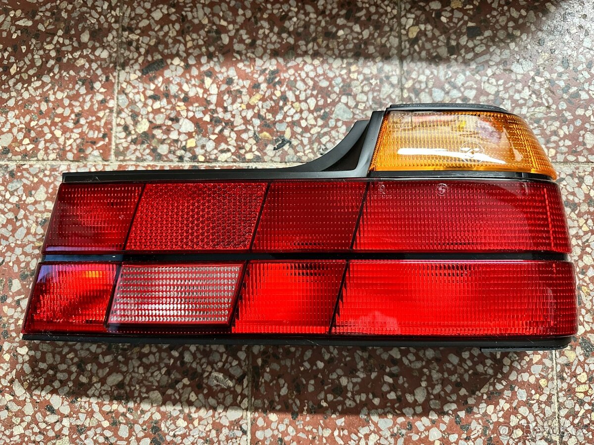 Zadní světlo pravé BMW E32