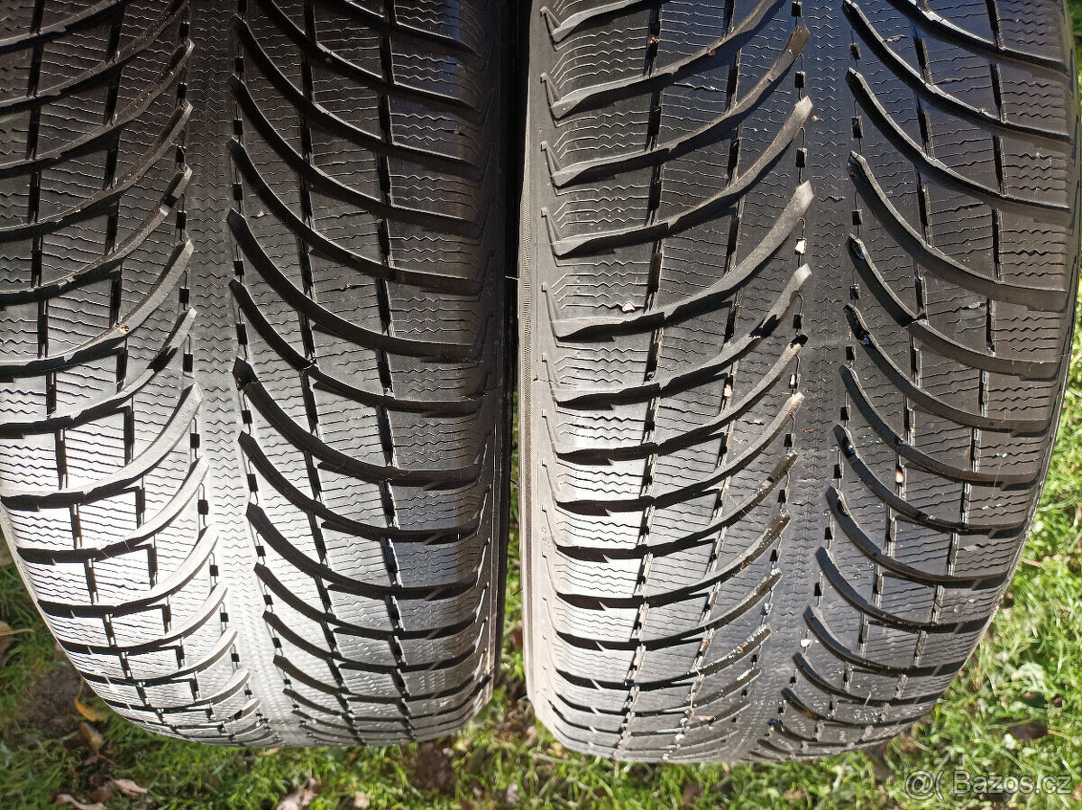 2 zimní pneumatiky Michelin 235/55/19 6mm