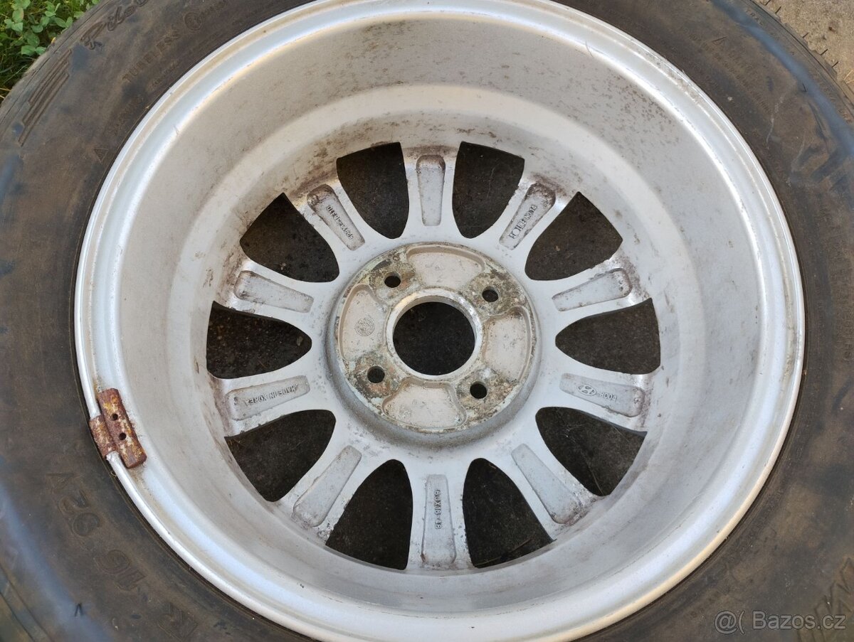 Disk z lehké slitiny R16 s pneu 205/60 R16 92V