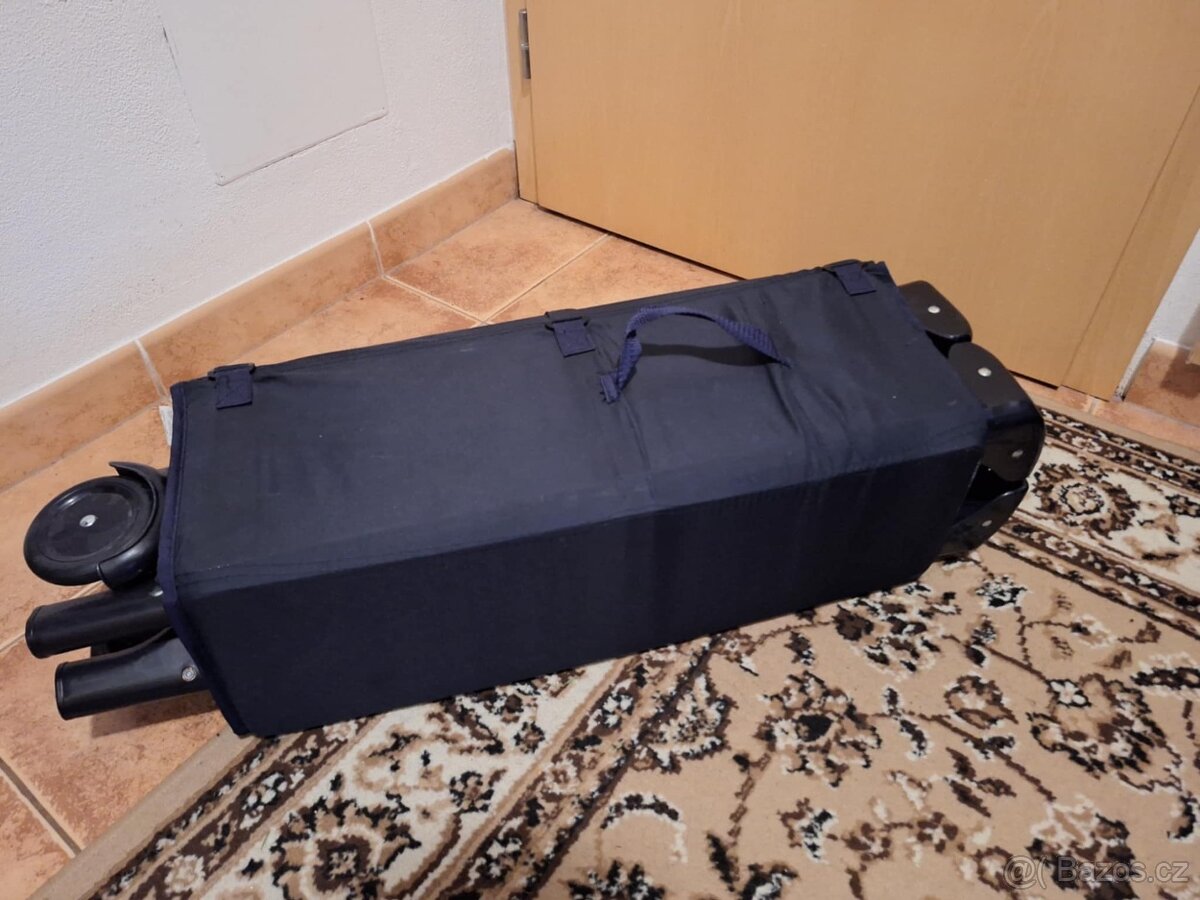 Cestovní postýlka