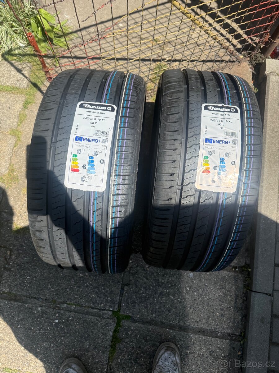Zdravím prodám gumy značky Barum 245/35r19 pouze dva kusy ce