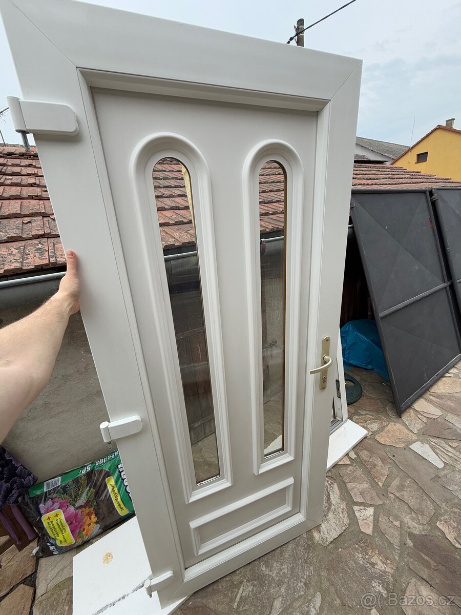Vchodové dveře zlatý dub/bílá