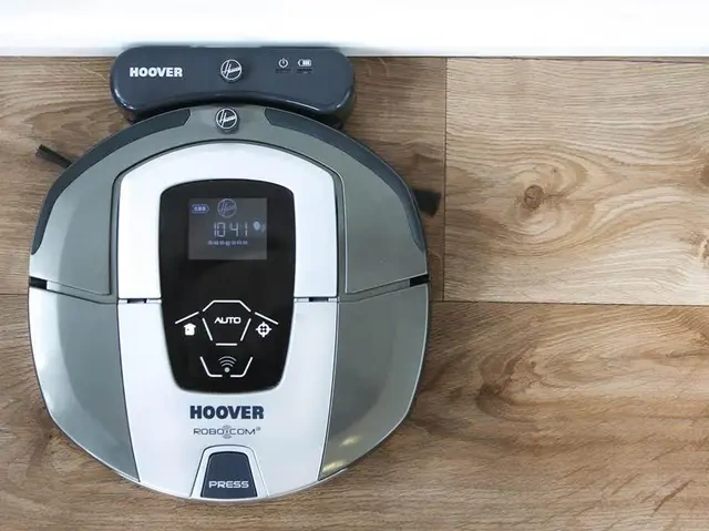 Mercedes mezy roboty Hoover Robocom 3