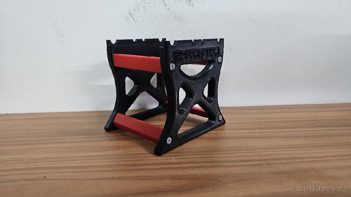 Držák na RC auto Traxxas TRX4