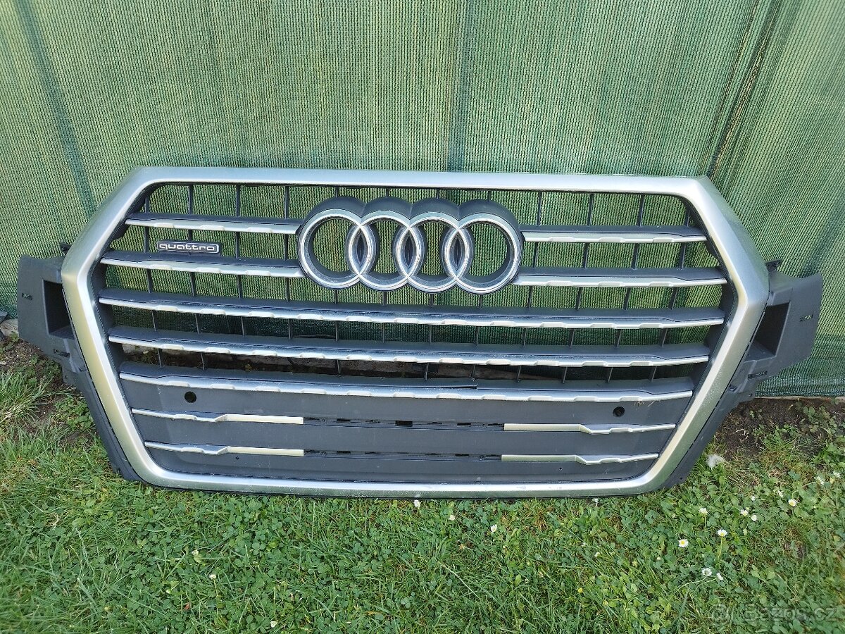 Audi Q7 maska