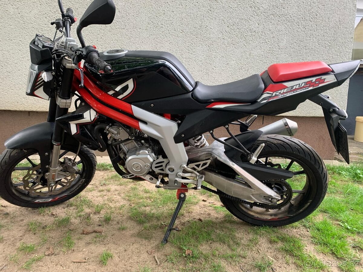 Rieju RS3 125 NKD – sportovní naháč s duší Yamahy