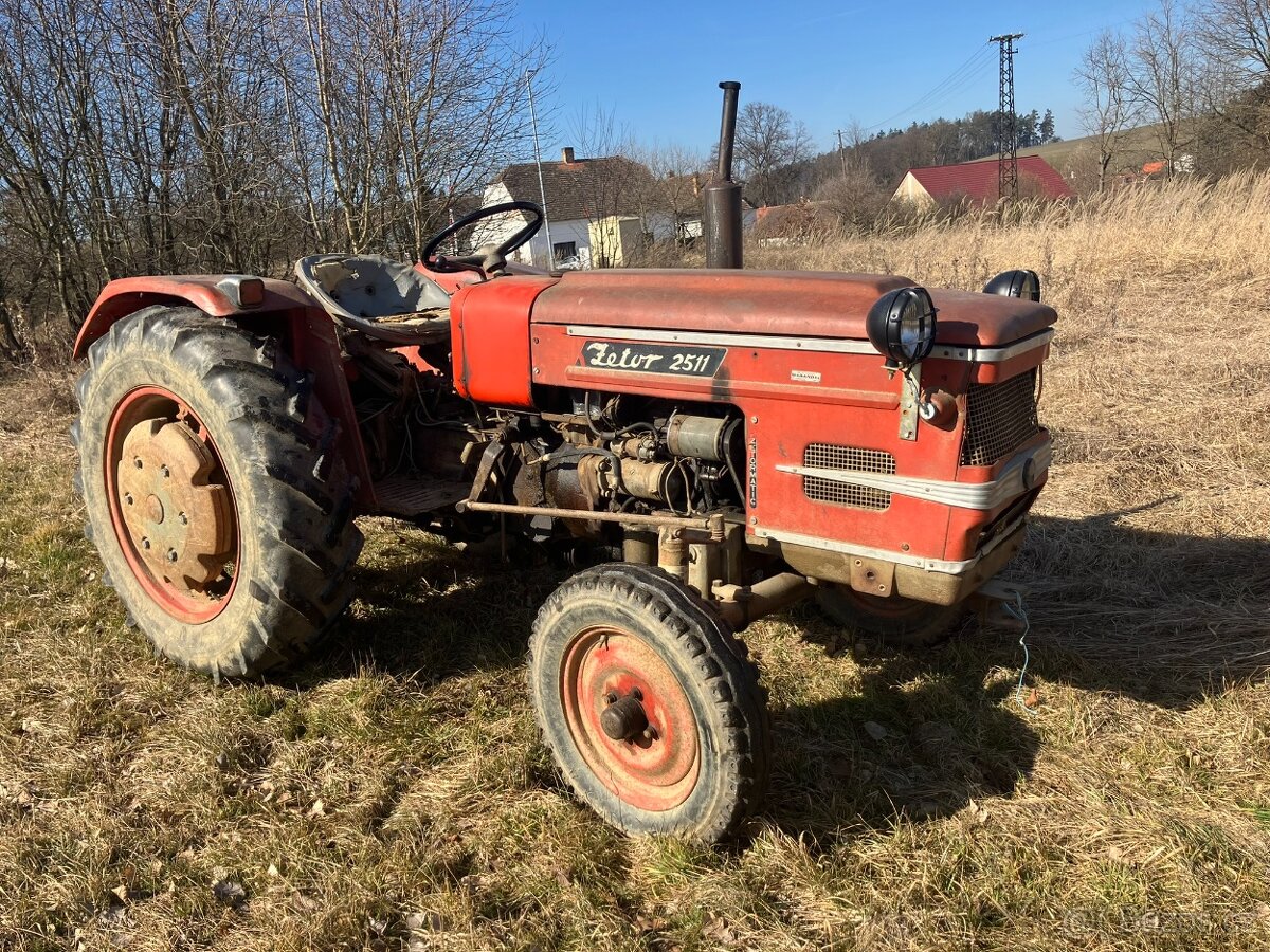 Zetor 2511 původní, odpružená náprava, plná závaží